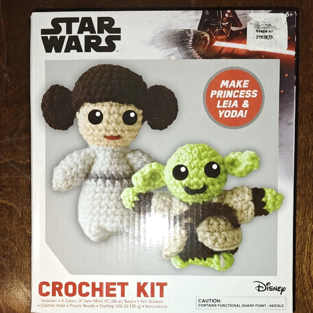 Disney Star Wars Crochet Kit - White and Green Characters